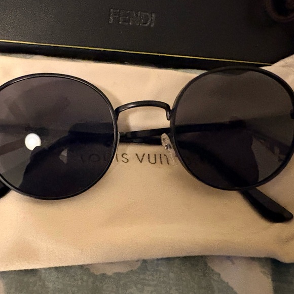 Louis Vuitton Black Round Sunglasses - Picture 4 of 15